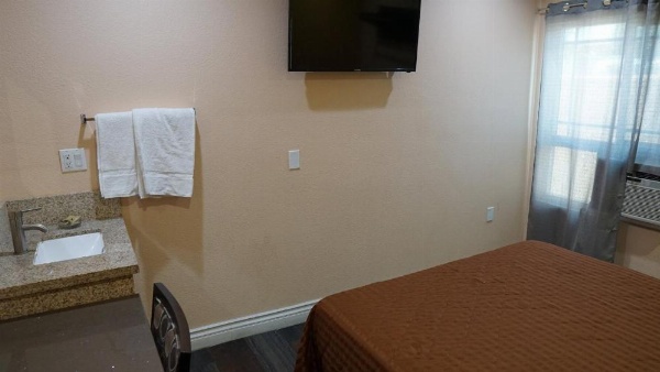 Holly Crest Hotel - Los Angeles, LAX Airport image 10