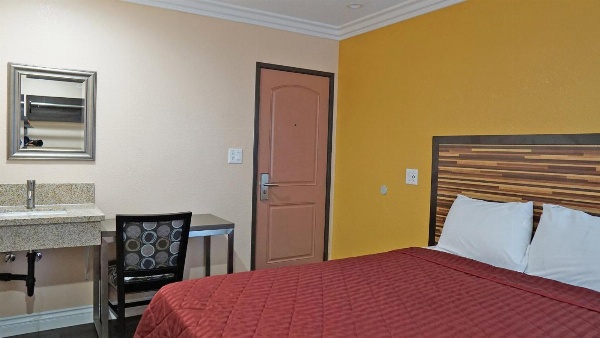 Holly Crest Hotel - Los Angeles, LAX Airport image 2
