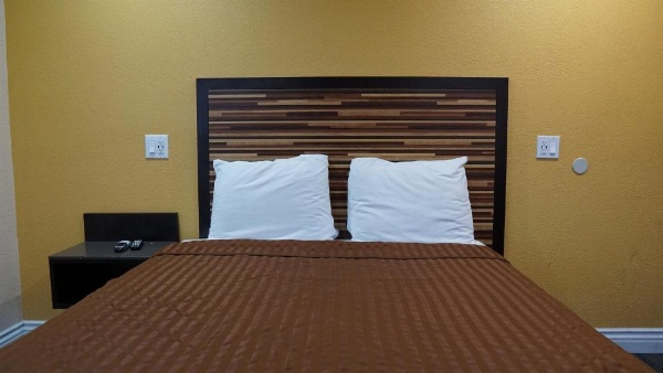 Holly Crest Hotel - Los Angeles, LAX Airport image 8